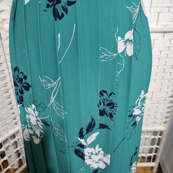 🧨 Alfred Dunner Pleated Floral Blue Green Floral Elastic Waist Skirt - Picture 3 of 6